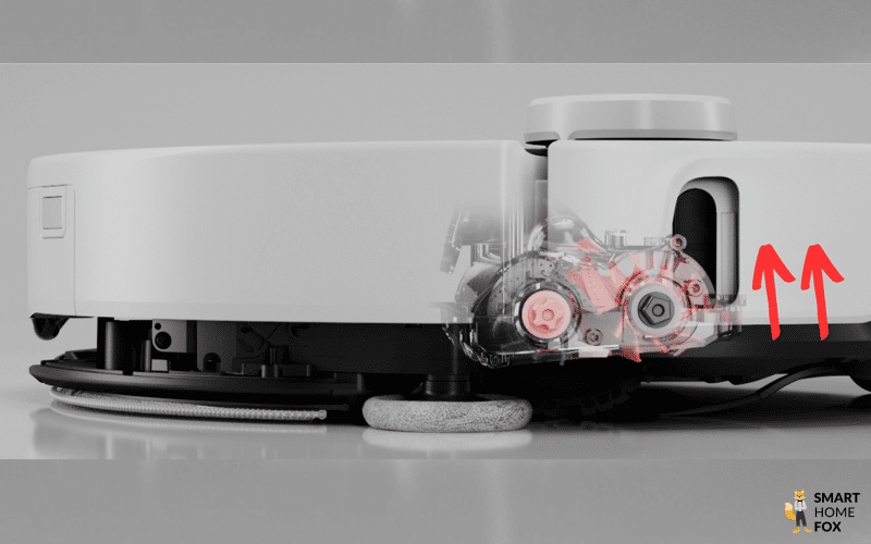 Das Bild zeigt, wie die Bürstenkonstruktion des Roborock S8 MaxV Ultra angehoben wird.